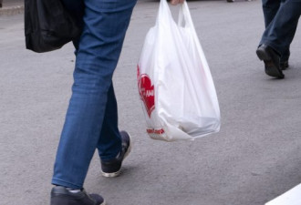 塑料餐具外卖盒购物袋吸管，明年将禁止