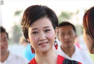 54岁宋祖英近照曝光 脸色憔悴发福明显