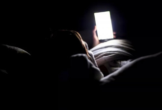 中国9岁男孩突然失明 右眼竟钻进寄生虫