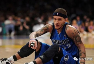 前NBA球星落魄街头乞讨，曾打过中国CBA