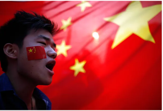 中国年轻人为何越出国越爱国 人格上受到侮辱？