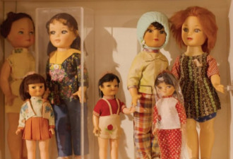 惊艳了 画裸体女艺术家收藏中国娃娃不输Barbie