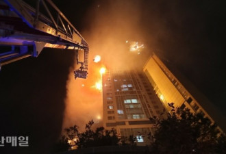 33层高楼烧成火柱 韩国深夜大火至少88人伤