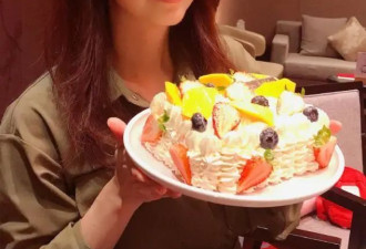 张丹峰用“孩儿他妈”称呼洪欣为她庆生
