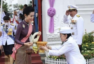 泰国贵妃复宠 穿绛紫服饰一头短发艳丽