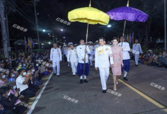 泰国帝后合体夜巡！王后穿樱花礼服扮嫩