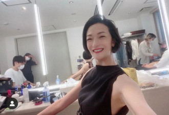 童年惨遭性侵，离婚后带娃走秀爆红！