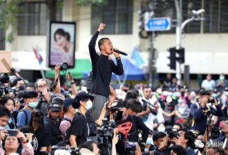曼谷戒严！千万年轻人走上街头 要求整顿皇室
