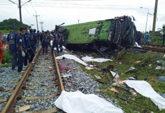 泰国巴士与火车相撞 至少17死29伤