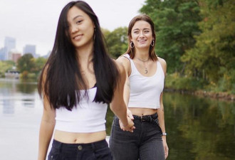 李连杰女儿陷三角恋？晒同性亲密合影被疑官宣