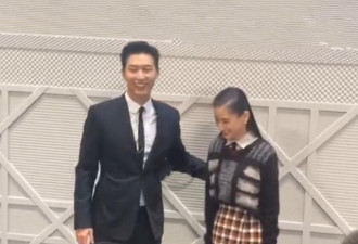 何超莲和窦骁同框，被指5万穿出了50的感觉