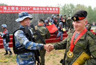普京称不排除未来与中国建立军事同盟