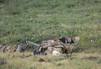 大批阿塞拜疆军士战死 尸体被野兽分食