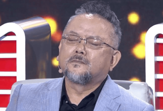 71岁王刚为家庭"操碎心" 发福状态差