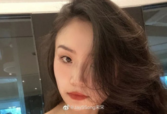 翘臀妹狂秀身材 98cm的围度果然不一般