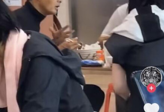 网友偶遇周润发苗侨伟小餐馆吃饭
