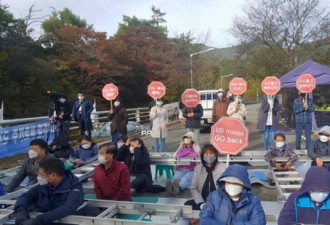 韩军向“萨德”基地运设备，民众：坚决反对