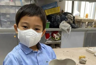 霍启刚带大儿子上兴趣班 霍中曦穿百元鞋
