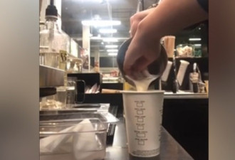 视频：加拿大星巴克员工摸钞票后用手搅拌咖啡