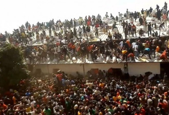 尼日利亚数千民众洗劫政府粮仓：掀屋顶 打穿墙