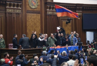 亚美尼亚签下“丧权辱国”停火协议 民众暴乱
