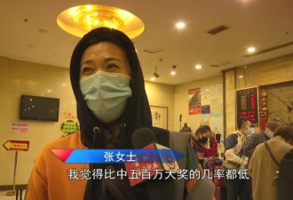 途径贵阳飞机遭老鼠逼停！乘客空乘机舱抓老鼠
