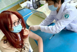 中国留学生亲述接种新冠疫苗经历 当小白鼠啦