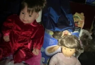 女子搬新家后发现诡异房间布满惊悚娃娃