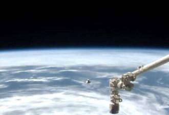 SpaceX飞龙号追逐太空站 拍下令人惊叹画面