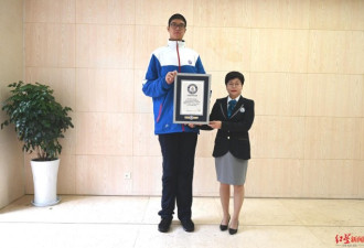 四川14岁男孩身高2.21米，成世界最高青少年