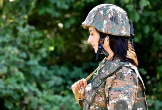 亚美尼亚大批女兵紧急入战场 总理妻子任分队长