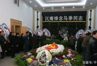 回忆马季！姜昆姗姗来迟，郭德纲于谦灵堂叩拜