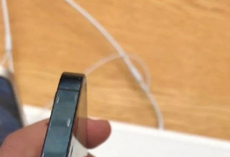 iPhone12被曝“翻车”：屏幕发绿、外壳掉漆
