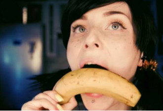 美23岁女网红超辣 400万人次看她吃香蕉