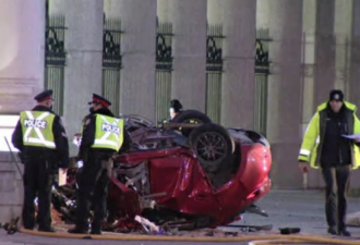 多伦多国家展览馆附近严重车祸：车毁人亡！