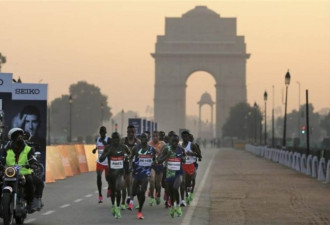 印度举行马拉松比赛 选手：参加跟自杀没两样