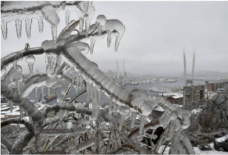 俄国海参崴市遭冰封 15万人断水电