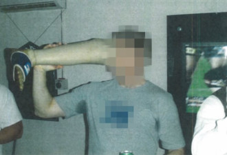 照片曝光！澳大利亚军方用塔利班士兵假肢喝酒
