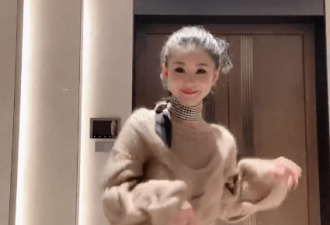 35岁李小萌晒近况，身材纤细脸尖
