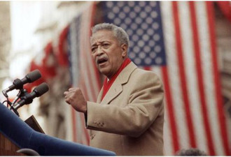 纽约首位非裔市长去世，终年93岁
