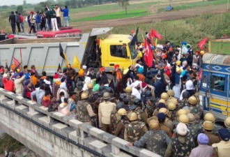 印度新德里周边发生大规模农民抗议