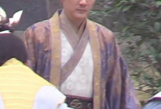 冯绍峰近照大叔味浓重 而赵丽颖美成少女
