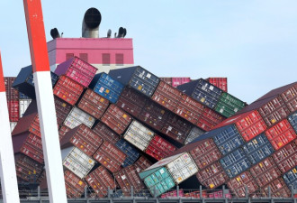 日本集装箱船发生集装箱坍塌事故