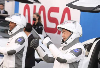 富豪榜太空战，马斯克和贝索斯谁先到火星?