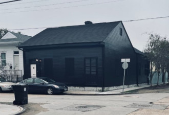 女子将房子全部粉刷成黑色以纪念2020年