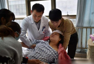 中国男医生为产妇&quot;刮毛&quot; 护士忍不住偷笑