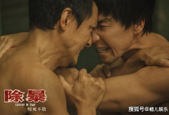 吴彦祖新片澡堂赤身肉搏，胸肌轮廓膨胀诱人