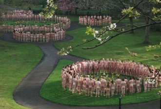 艺术家群裸艺术摄影 18万名裸体志愿者