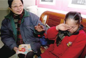中国女博士被收养 亲生父母带50万要回