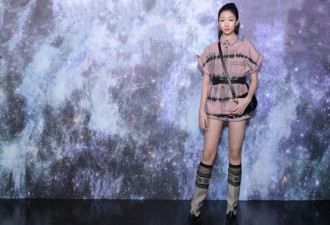 章子怡14岁侄女腿长似超模 两家关系已破冰？